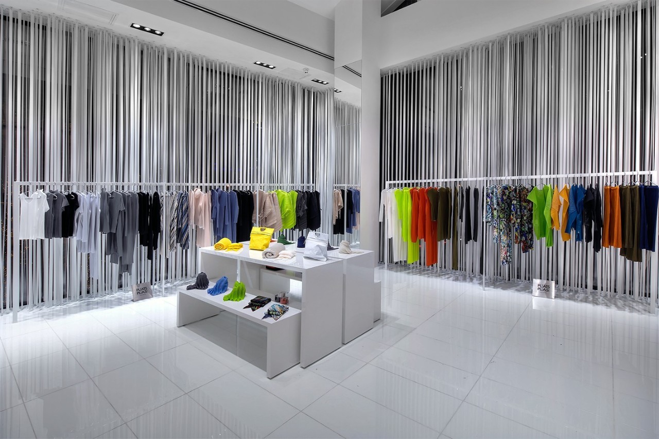 三宅一生西装搭配牛仔裤,逛三宅一生专柜