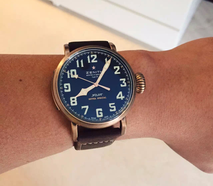 手表怎么越戴越黑,为什么手表越戴越黑