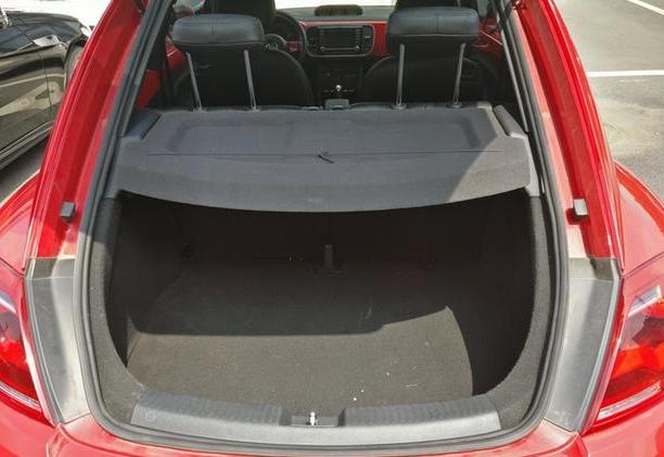 模特刘小姐，10万块买二手甲壳虫，并且说就喜欢这样的车身！