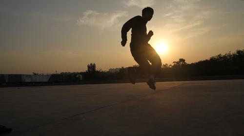 流派鬼步舞,品味广场舞慢动作教学