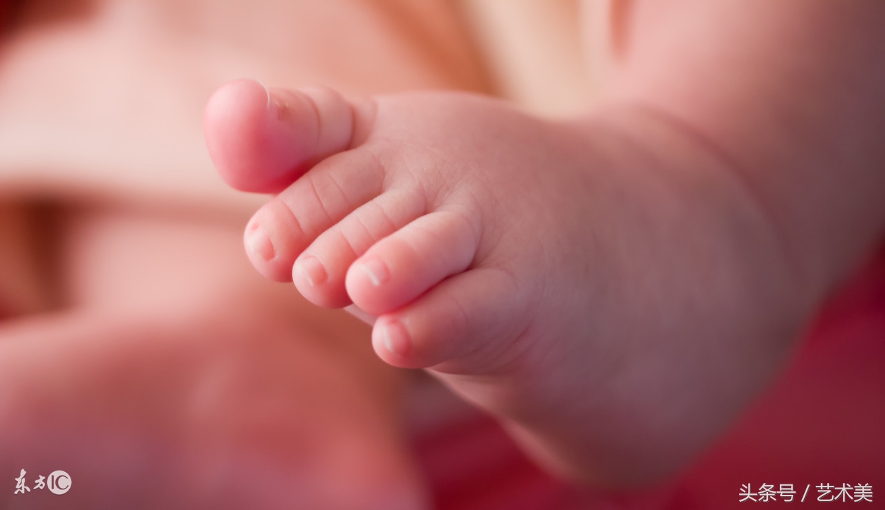 脚后跟疼预示左脚后跟疼三种病,脚后跟疼和膝盖疼是什么原因