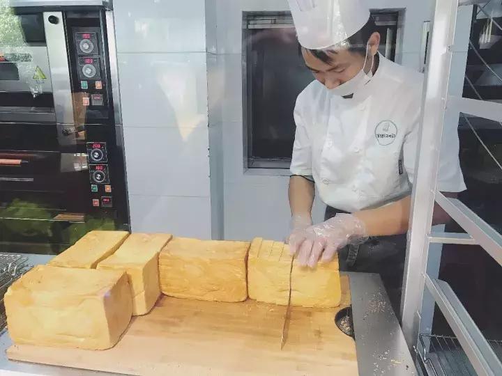 爸爸糖手工吐司为什么那么火,南通都爱吃的爆浆爸爸糖手工吐司