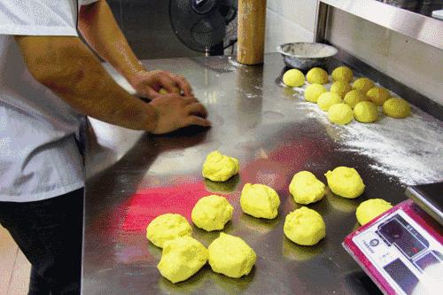 代购界的黑马！星火路新开了一家挤破头才能买到的烧饼！