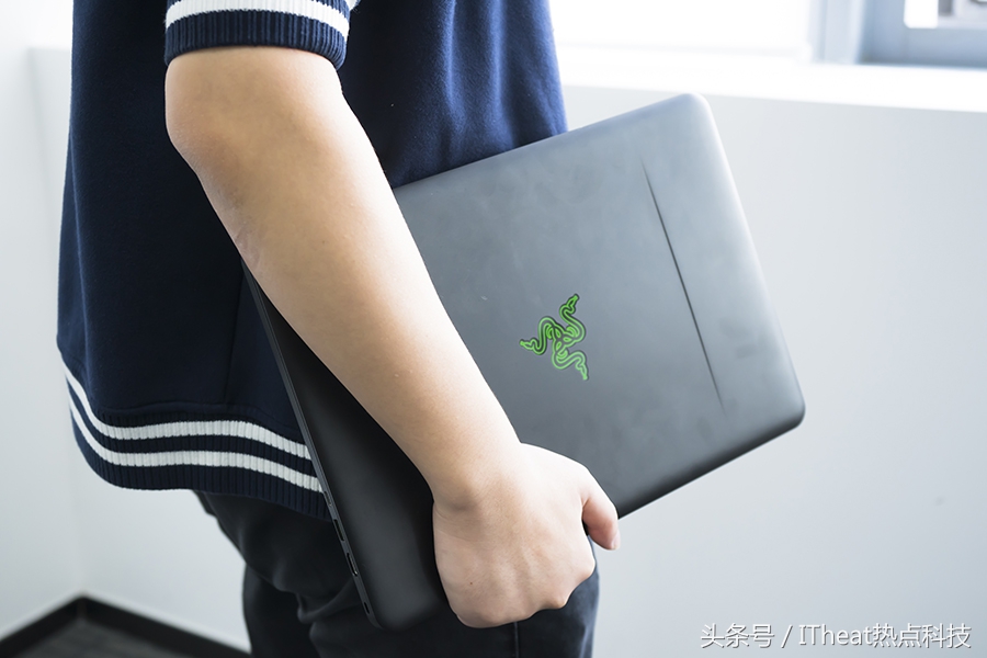 雷蛇灵刃轻薄游戏本,雷蛇新款灵刃游戏本