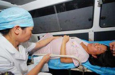 电梯突发故障孕妇出事谁负责,电梯故障孕妇突然生了