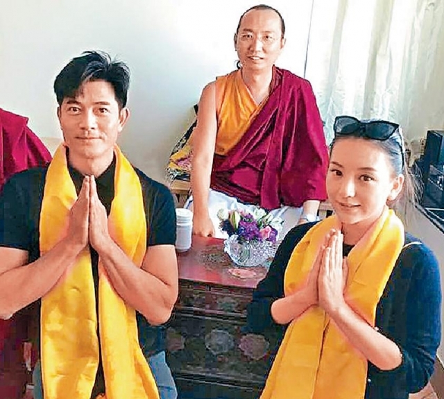 方媛御夫有术先替女儿买衣服，然后再秘选蛋糕帮郭富城开生日派对