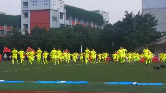 学校运动会第一名是谁,运动会第一名学生表演