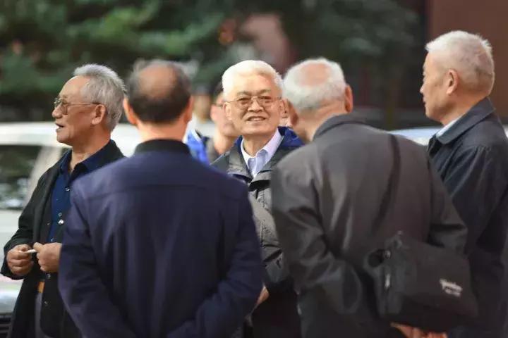 重返母校80后的回忆,重返六十年前的母校