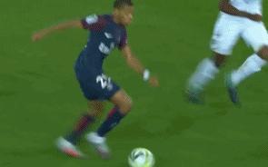 内马尔给姆巴佩的三个单刀,巴黎圣日耳曼有人给内马尔传球吗