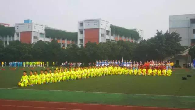 学校运动会第一名是谁,运动会第一名学生表演