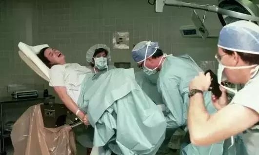 胎儿在妈妈的身体里面是什么样的,胎儿从子宫出来过程