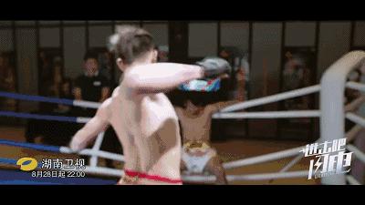 他有人鱼线和八块肌，却说：我不想露给你们看！