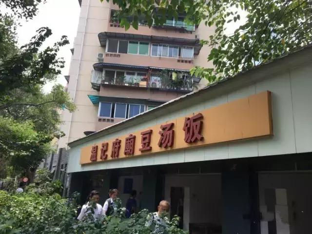 2个人30元就吃撑！这条街光看名字就能流口水！