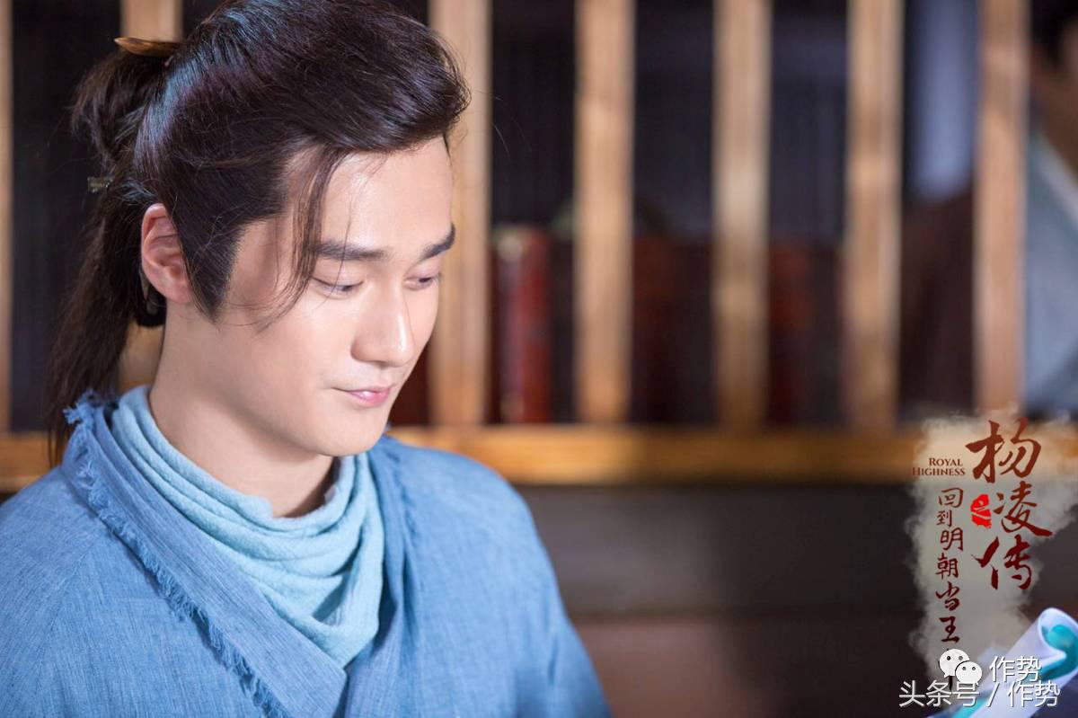 他有人鱼线和八块肌，却说：我不想露给你们看！