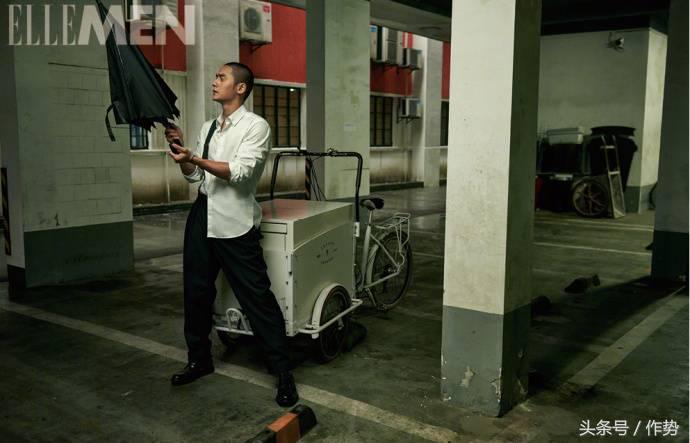 他有人鱼线和八块肌，却说：我不想露给你们看！