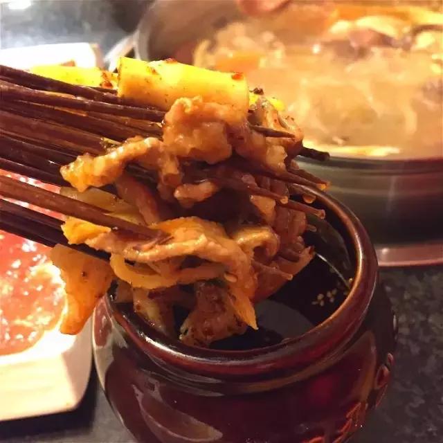 2个人30元就吃撑！这条街光看名字就能流口水！