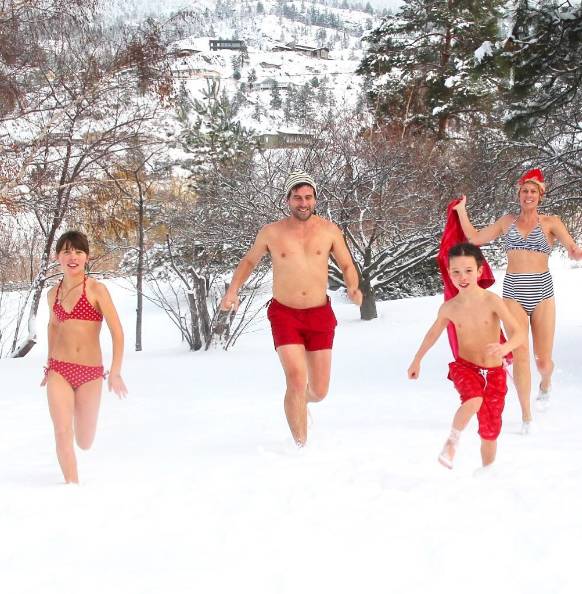 绝不瑟缩于人生的安全角落，只做自由炽烈的花朵