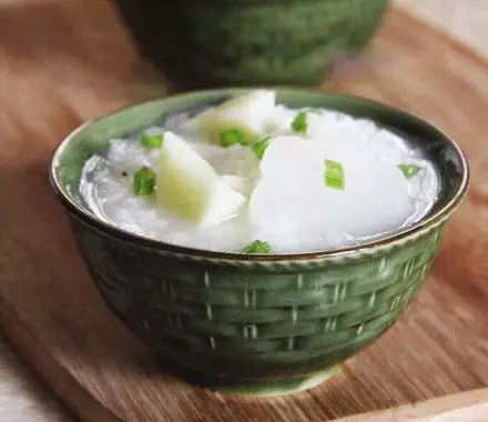 六七天的宝宝肚子总是鼓鼓的,腹胀不消化肚子鼓鼓的怎么办