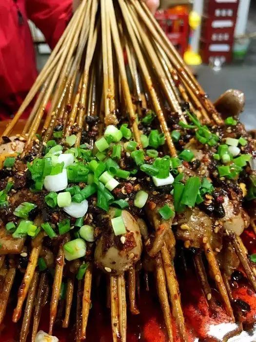 2个人30元就吃撑！这条街光看名字就能流口水！