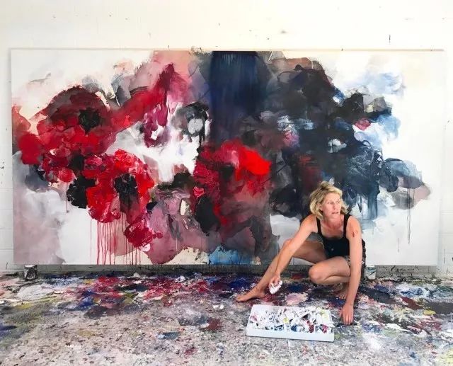 绝不瑟缩于人生的安全角落，只做自由炽烈的花朵