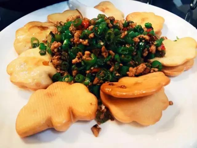 2个人30元就吃撑！这条街光看名字就能流口水！