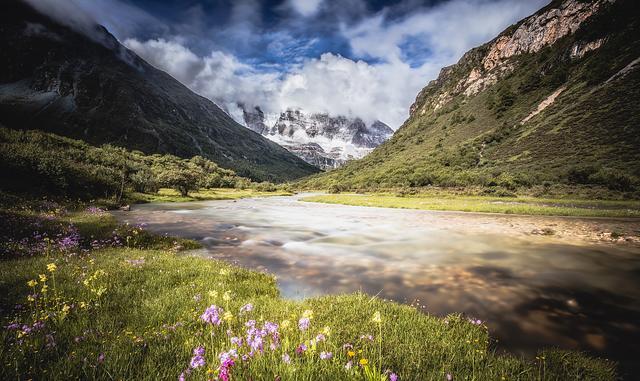 稻城亚丁到底几月份去比较好,稻城亚丁几月几日去好看