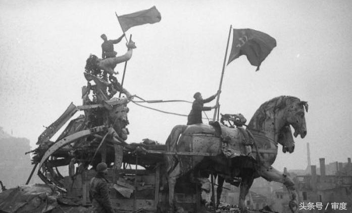 德军战俘被苏军逼得当众拉裤子，生不如死，事后竟倍感庆幸