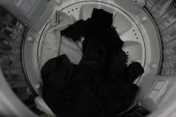 新兵第一天晚上睡不着觉,现实中新兵不起床睡懒觉