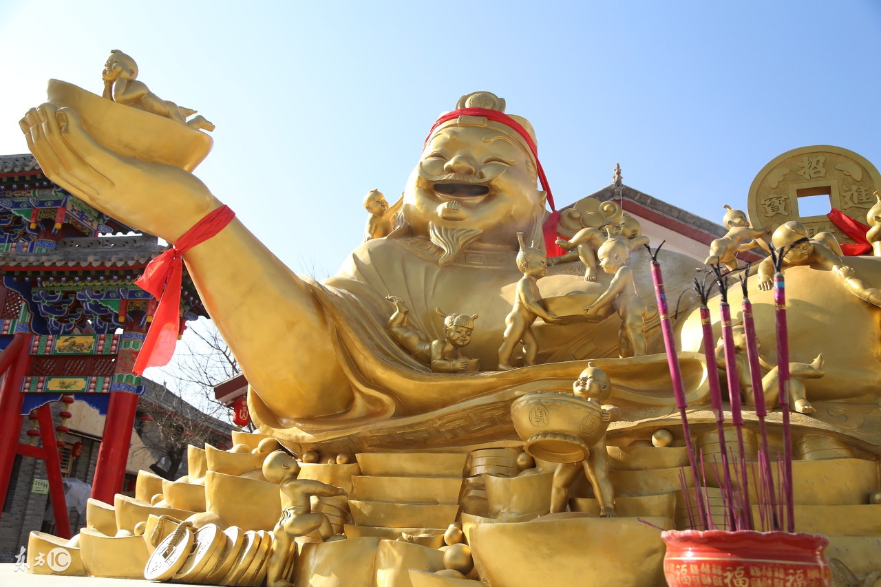 聚宝盆摆放在财神像跟前吗,李居明财神摆放的最佳高度