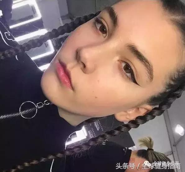 俄罗斯模特猝死尸检,20多岁俄罗斯超模跳楼事件