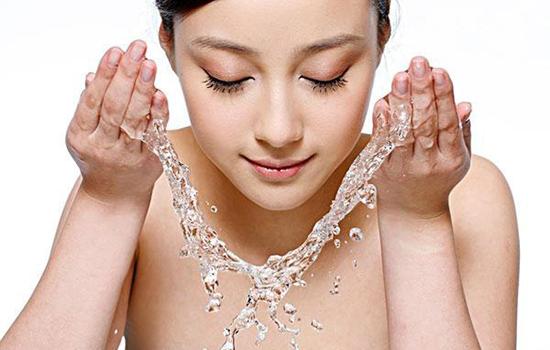 做完美瞳线睡觉还是睁眼睛消肿快,美瞳线第四天化脓红肿几天消肿