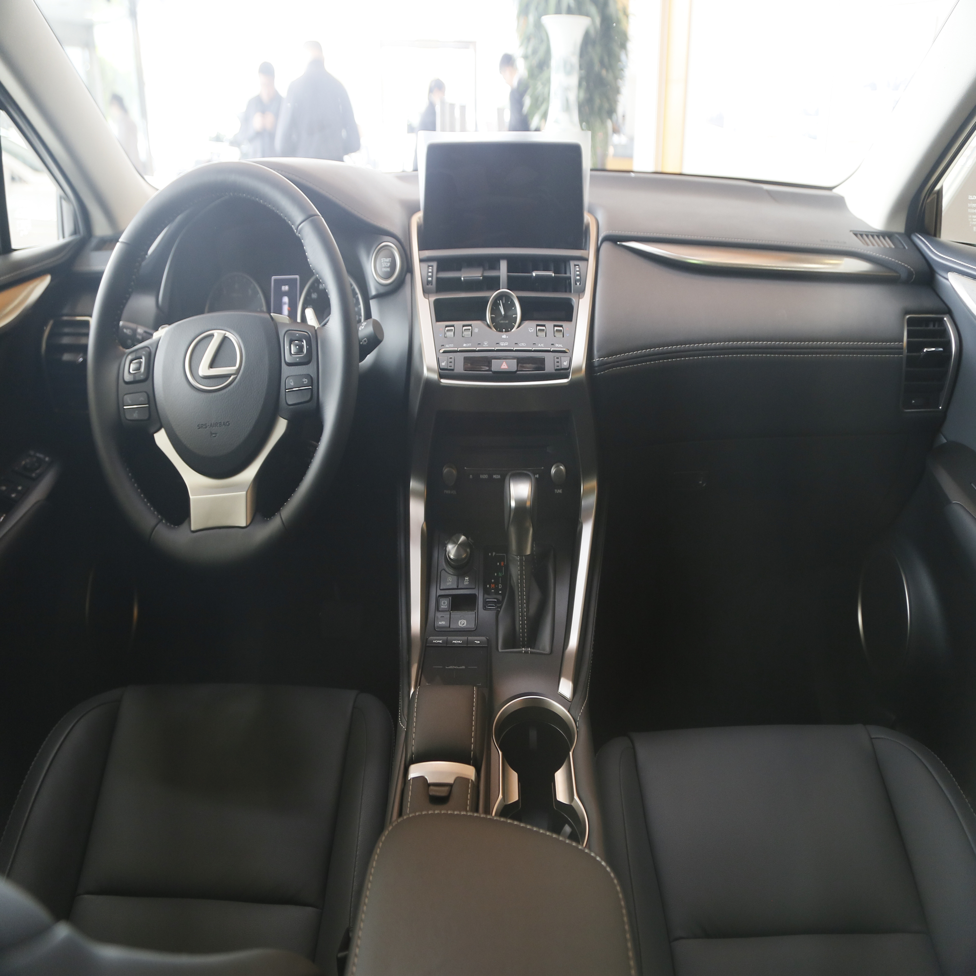 8万左右的雷克萨斯nx300,10多万的雷克萨斯nx300h