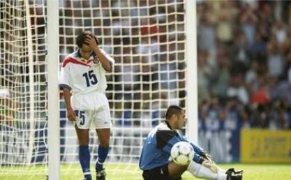 世界杯马拉多纳足球经典,上帝之手马拉多纳算黑哨么