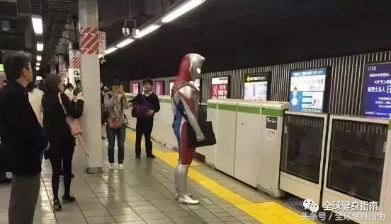 俄罗斯模特猝死尸检,20多岁俄罗斯超模跳楼事件