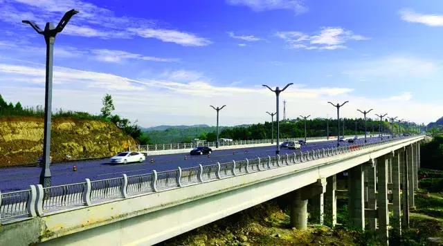 大家好，我来介绍一下恩阳“川东北综合交通新枢纽”是如何炼成的