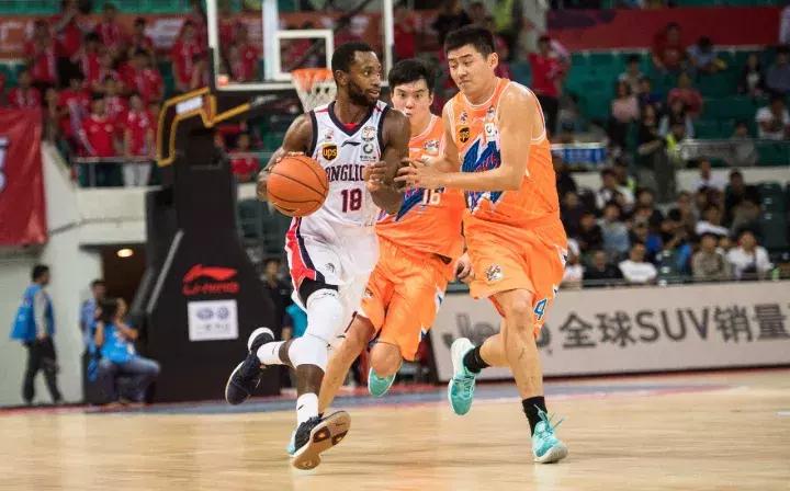 广东宏远朱芳雨退役球衣,一代传奇退役后续