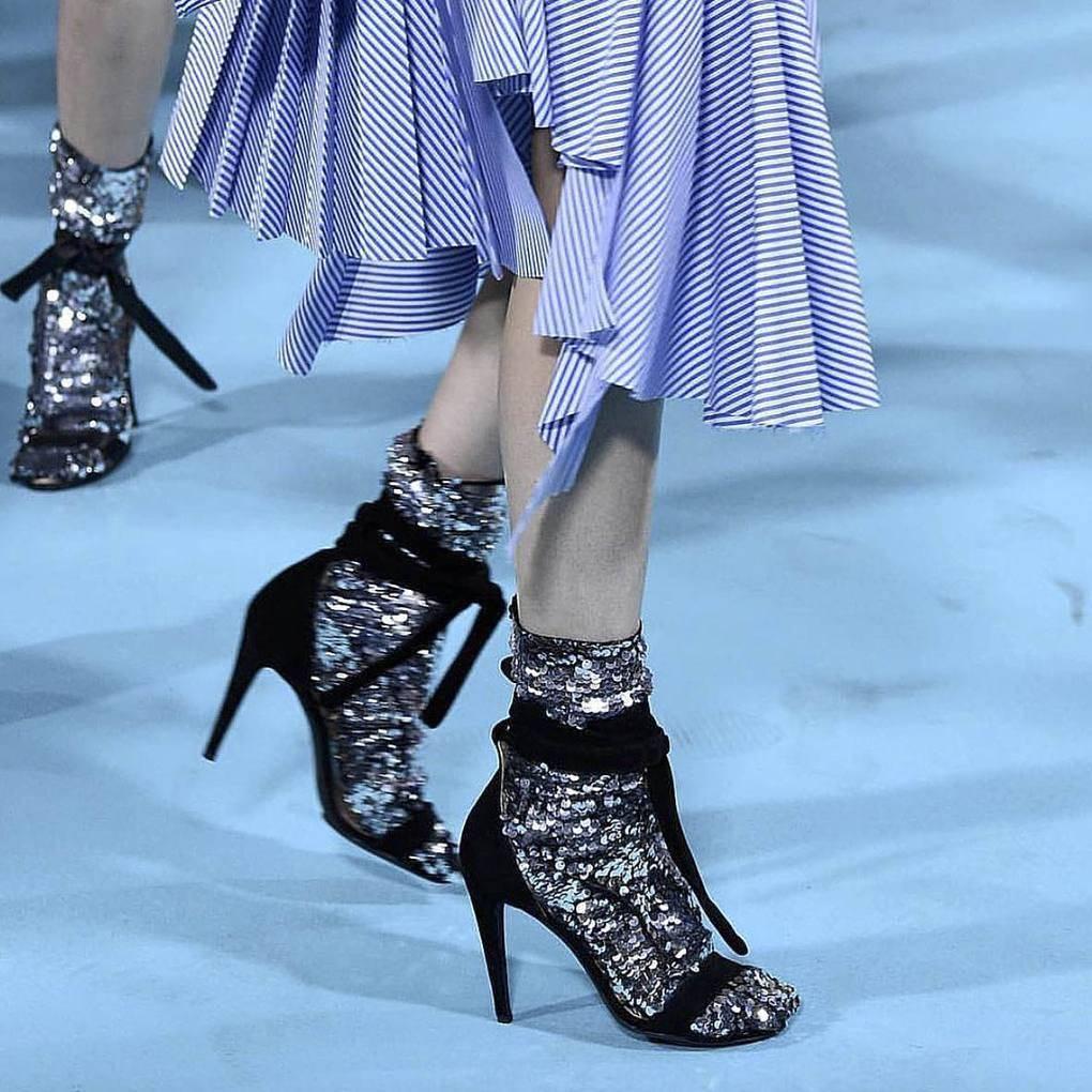 一直想买双好看的鞋,一直想买袜子