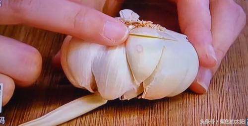 怎样剥大蒜皮又快又简单,大蒜皮不好剥怎么办