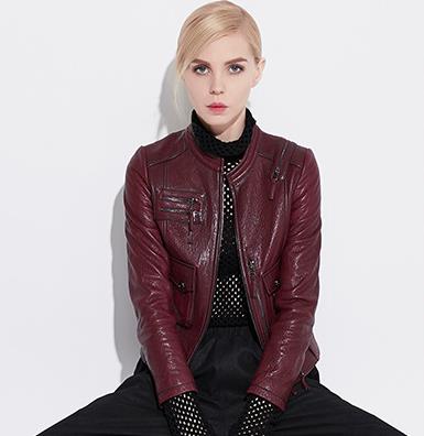 偶尔当个帅气妞儿挑件潇洒的皮衣！