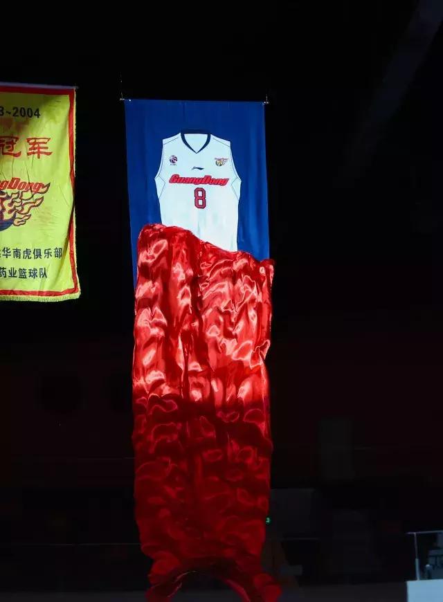 广东宏远朱芳雨退役球衣,一代传奇退役后续