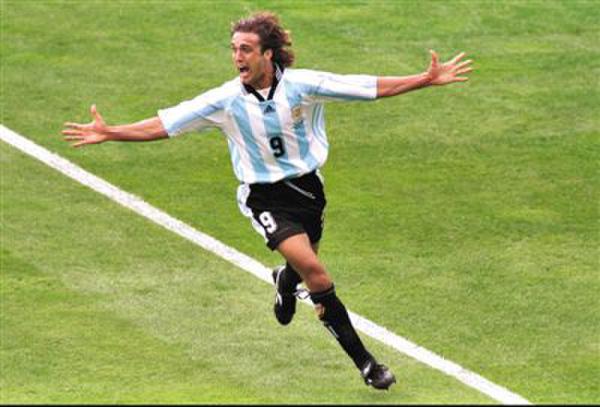 足坛现役十大年轻巨星,长发足球球员