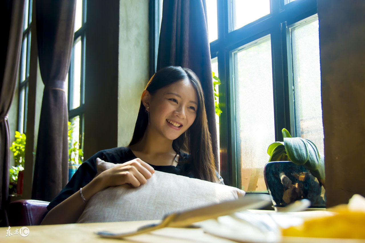 前女友开车撞了我车子,前女友追尾我车