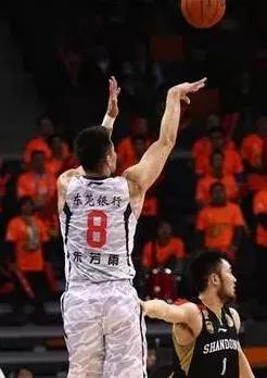 广东宏远朱芳雨退役球衣,一代传奇退役后续