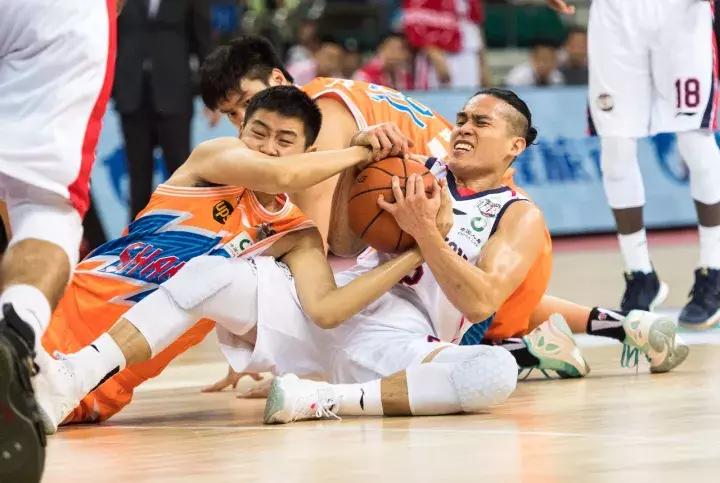 广东宏远朱芳雨退役球衣,一代传奇退役后续