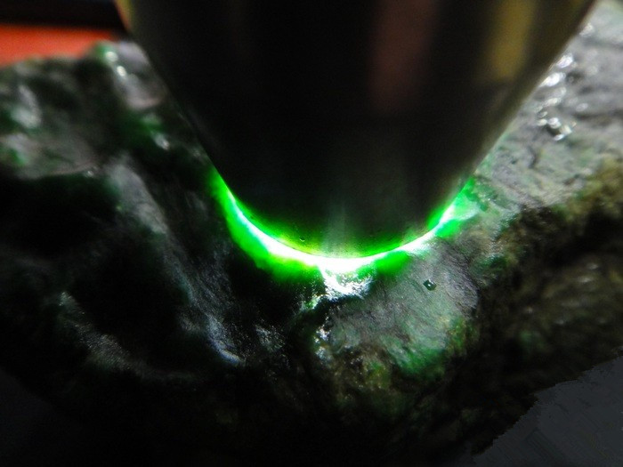 行话里说，“石头不骗人，都是人骗人？”翡翠行家都差点受骗了！