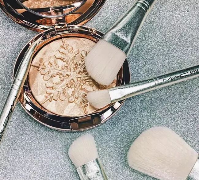 mac圣诞限定口红深唇试色,mac圣诞限定口红无滤镜试色