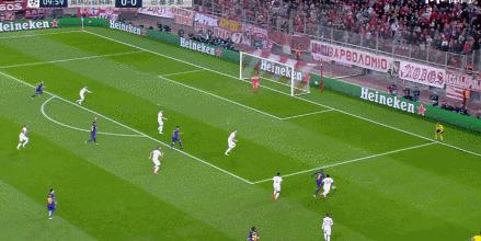 巴萨梅西被踢,梅西欧冠1v5苏亚雷斯