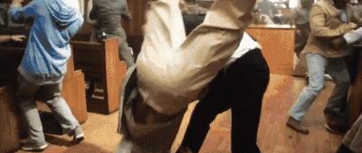 仍然「死不正经」，这部电影不服不行