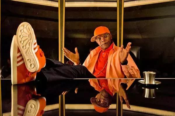 仍然「死不正经」，这部电影不服不行