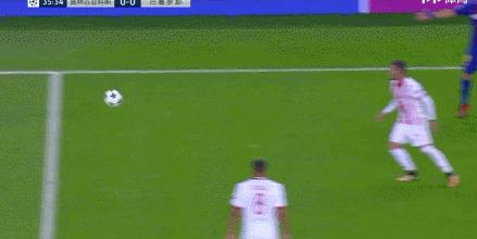 巴萨梅西被踢,梅西欧冠1v5苏亚雷斯